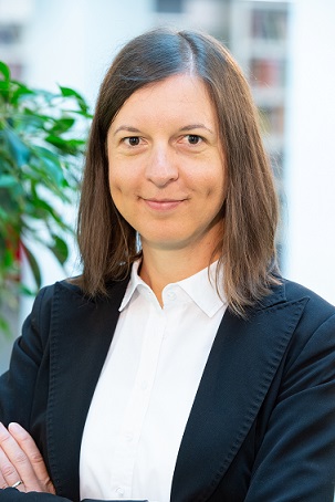 A picture of Dr Janja Komljenovic with her arms folded