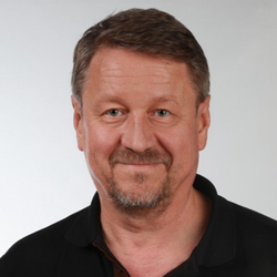 Head shot of Jarek Rosinski