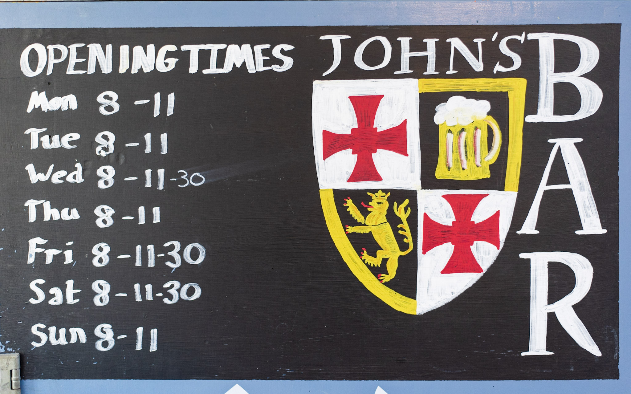 Blackboard with opening times for Linton Bar