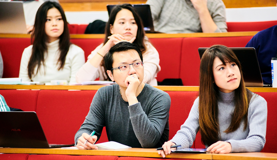 TStudents listening intently during a seminar