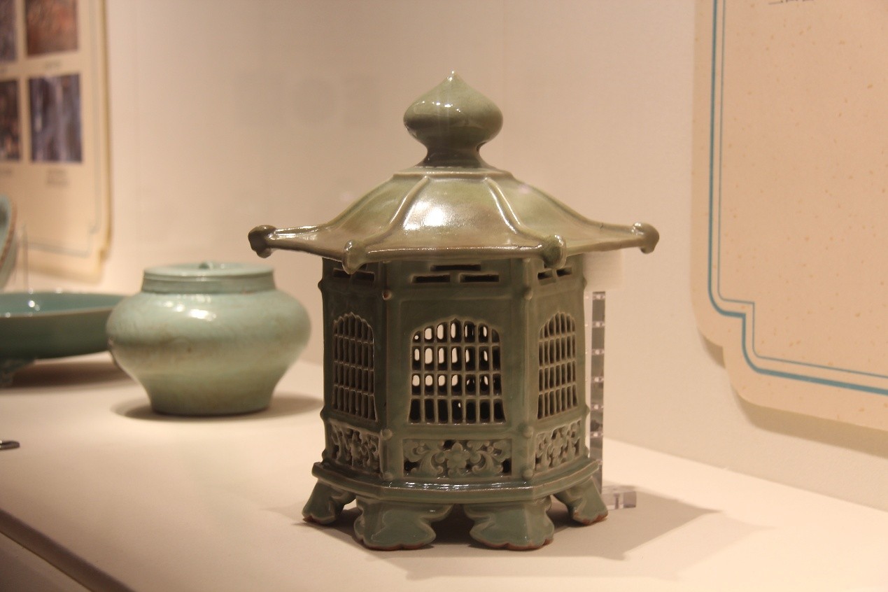 A green glazed lantern shaped ceramic